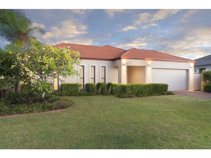 2032 Beaufort Way, Hope Island QLD 4212