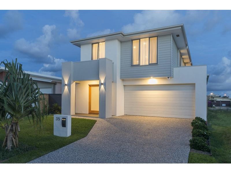 35 North Quay Circuit, Hope Island QLD 4212