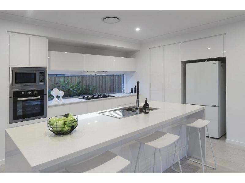 35 North Quay Circuit, Hope Island QLD 4212