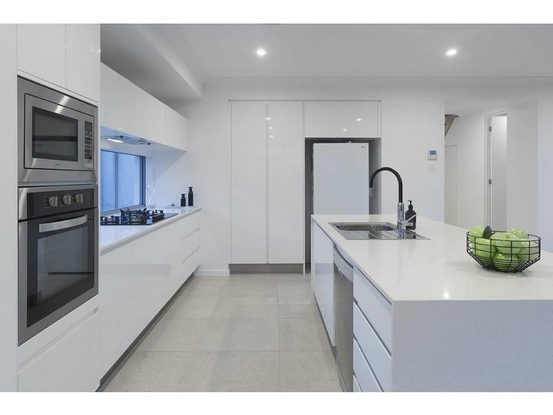 35 North Quay Circuit, Hope Island QLD 4212