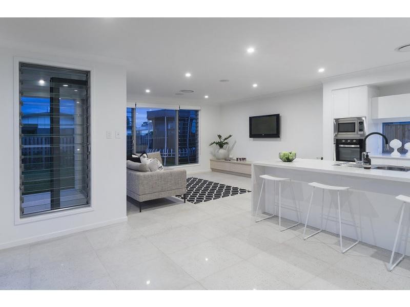 35 North Quay Circuit, Hope Island QLD 4212