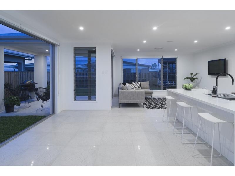 35 North Quay Circuit, Hope Island QLD 4212
