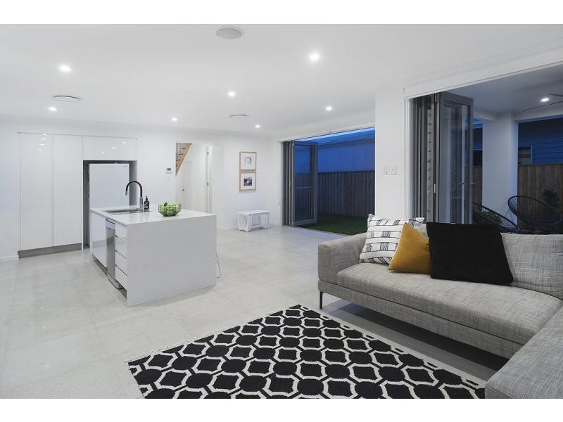 35 North Quay Circuit, Hope Island QLD 4212