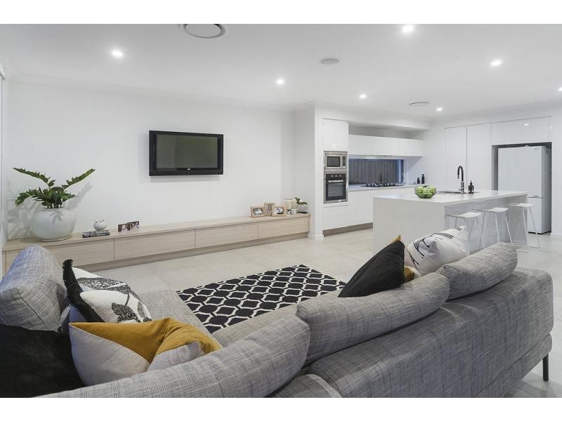 35 North Quay Circuit, Hope Island QLD 4212