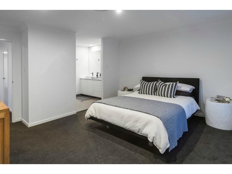 35 North Quay Circuit, Hope Island QLD 4212