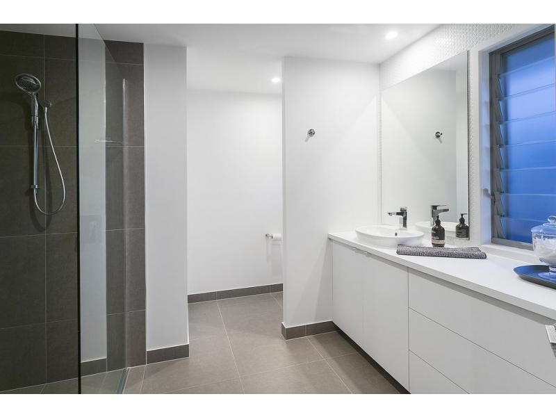 35 North Quay Circuit, Hope Island QLD 4212