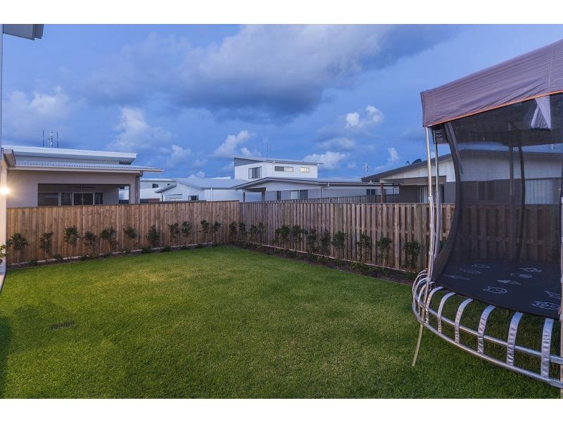 35 North Quay Circuit, Hope Island QLD 4212