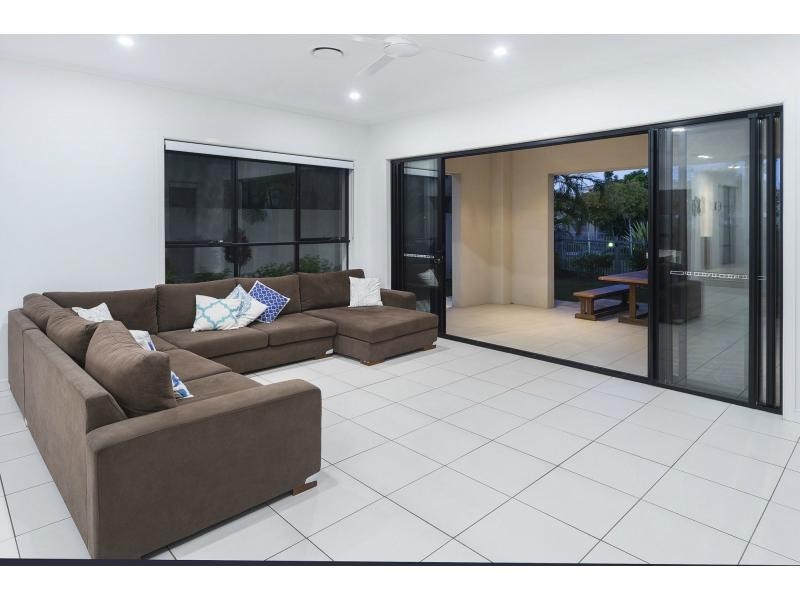 6019 Calardo Avenue, Hope Island QLD 4212