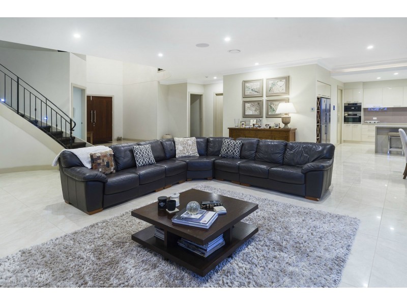 2595 Gracemere Circuit North, Hope Island QLD 4212