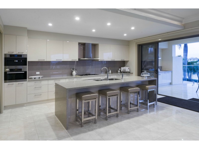 2595 Gracemere Circuit North, Hope Island QLD 4212