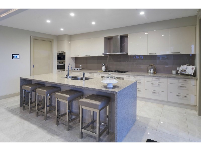 2595 Gracemere Circuit North, Hope Island QLD 4212