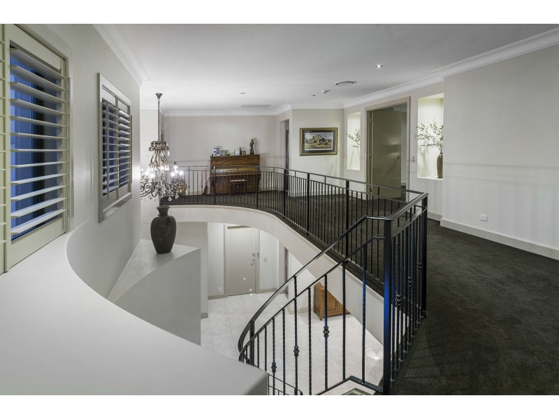 2595 Gracemere Circuit North, Hope Island QLD 4212