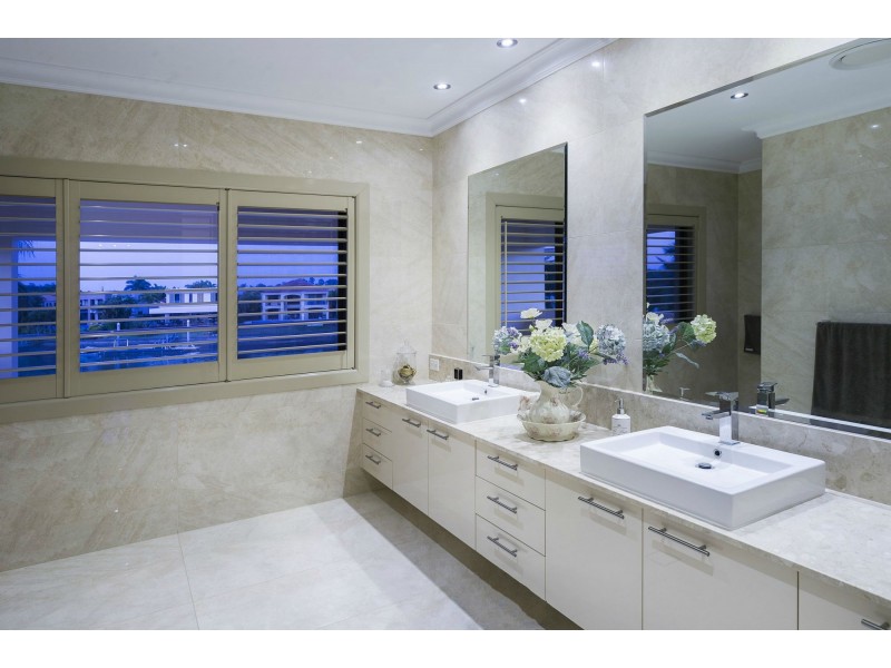 2595 Gracemere Circuit North, Hope Island QLD 4212