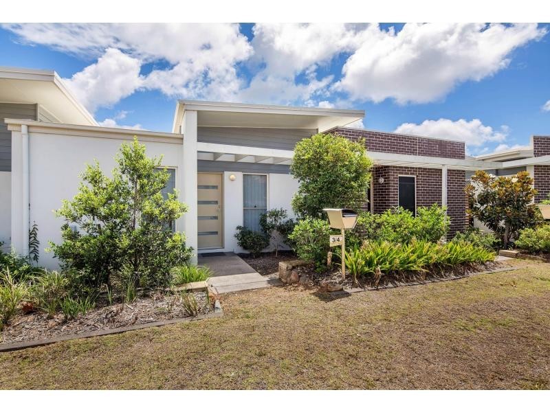 3/4 Maranoa Street, Coomera QLD 4209