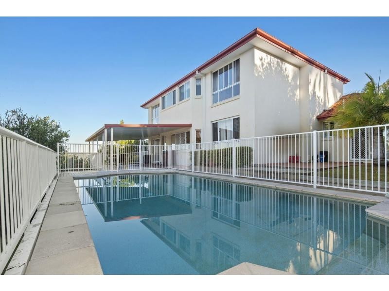 11 Highvale Drive, Helensvale QLD 4212