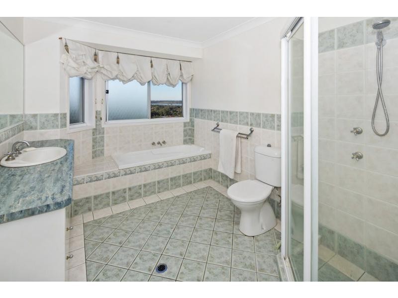 11 Highvale Drive, Helensvale QLD 4212