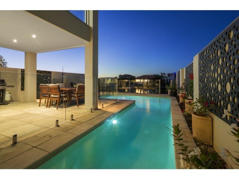 2237 Glengallon Way, Hope Island QLD 4212