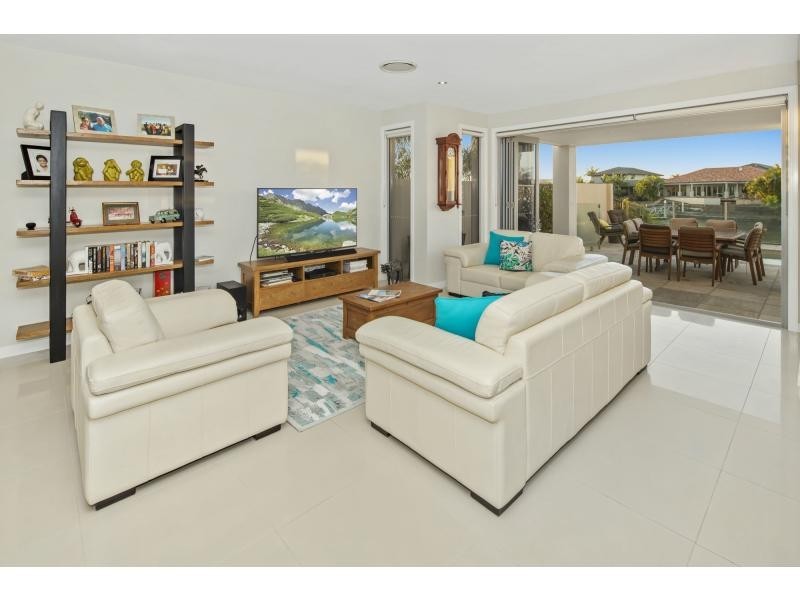 2237 Glengallon Way, Hope Island QLD 4212