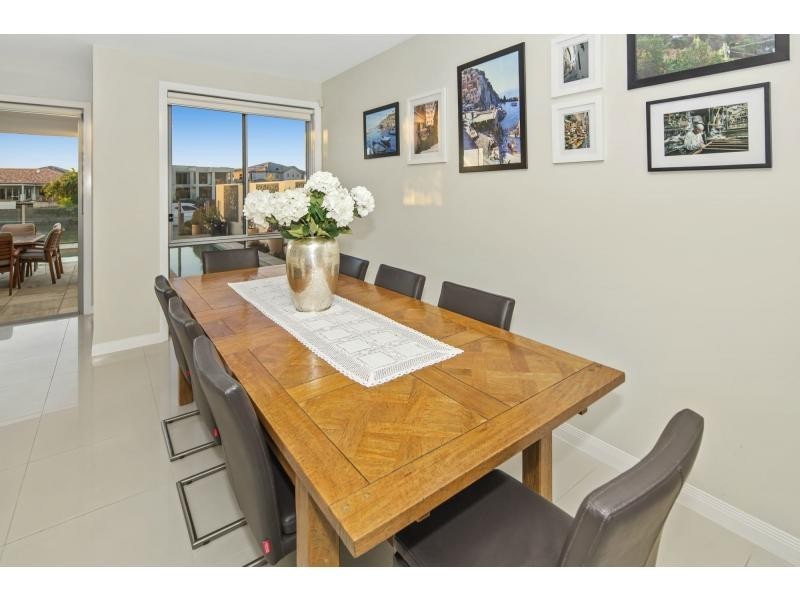 2237 Glengallon Way, Hope Island QLD 4212
