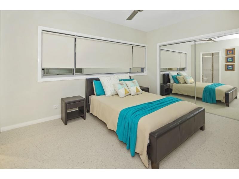 2237 Glengallon Way, Hope Island QLD 4212