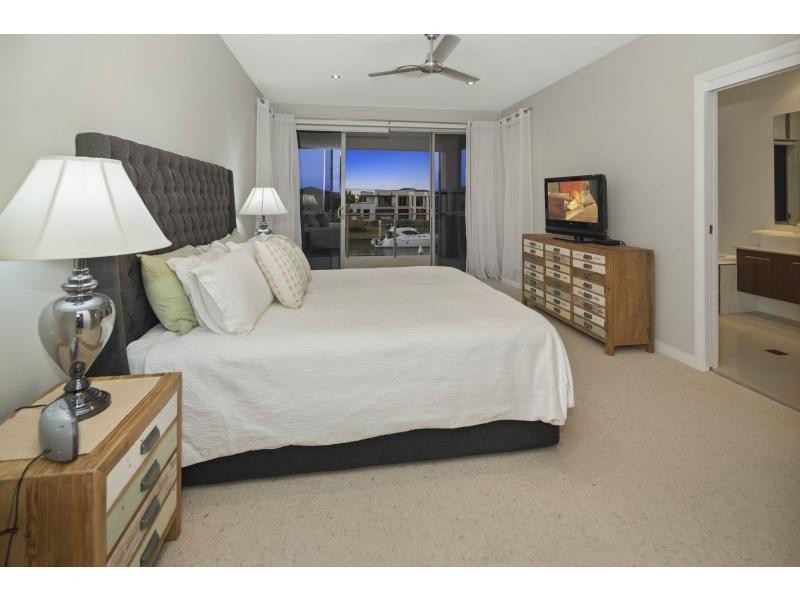2237 Glengallon Way, Hope Island QLD 4212