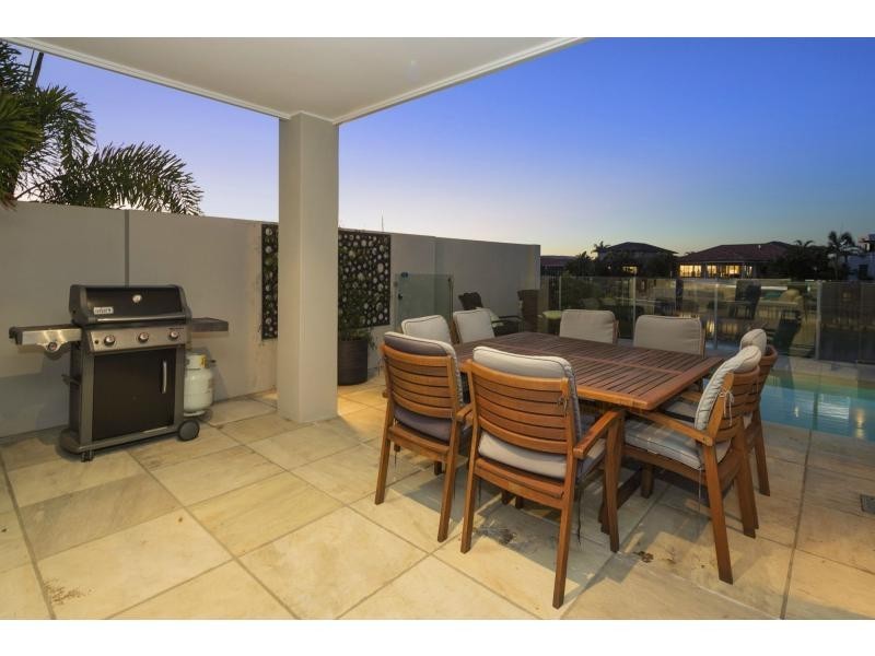 2237 Glengallon Way, Hope Island QLD 4212