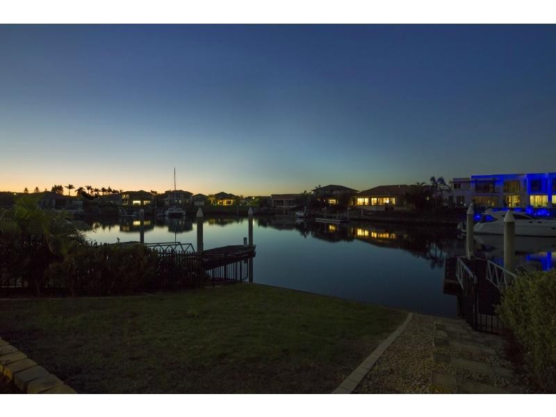 2237 Glengallon Way, Hope Island QLD 4212