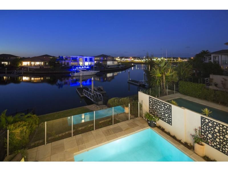2237 Glengallon Way, Hope Island QLD 4212