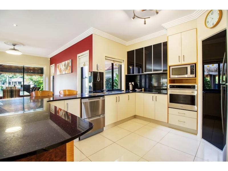 2117 Fernlea Close, Hope Island QLD 4212