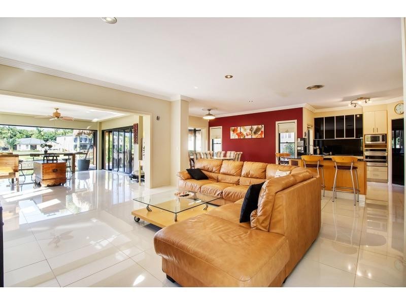 2117 Fernlea Close, Hope Island QLD 4212