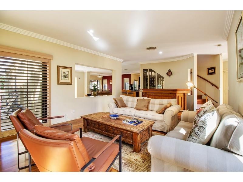 2117 Fernlea Close, Hope Island QLD 4212