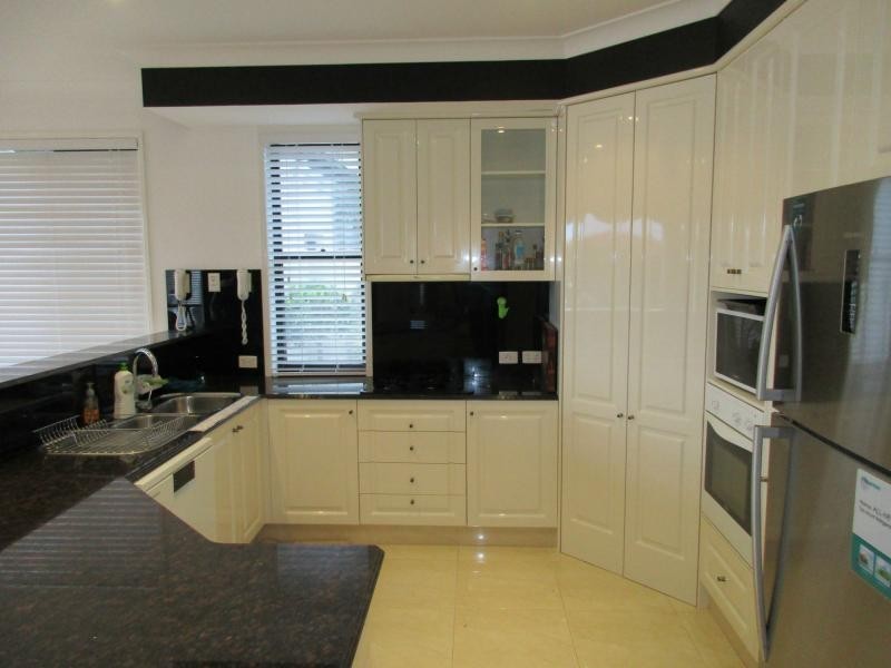 Hope Island QLD 4212