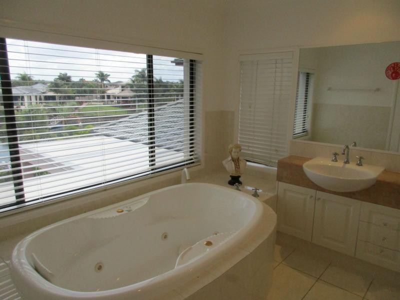 Hope Island QLD 4212