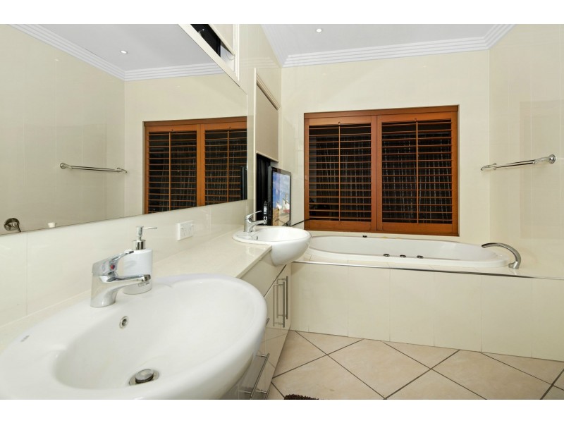 7401 Ellensbrook Drive, Hope Island QLD 4212