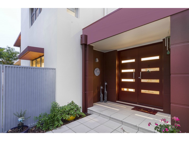 6143 Bolsena Circuit, Hope Island QLD 4212