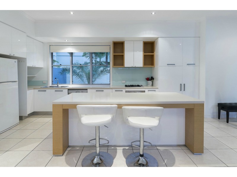 6143 Bolsena Circuit, Hope Island QLD 4212