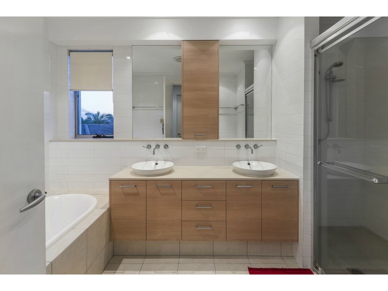 6143 Bolsena Circuit, Hope Island QLD 4212