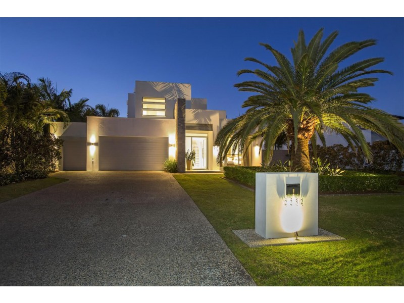 2232 Glengallon Way, Hope Island QLD 4212