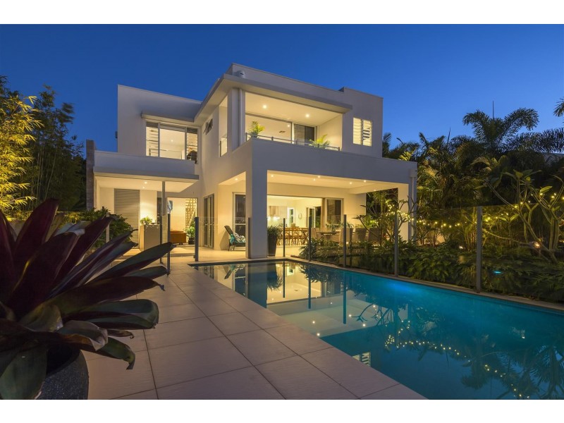 2232 Glengallon Way, Hope Island QLD 4212