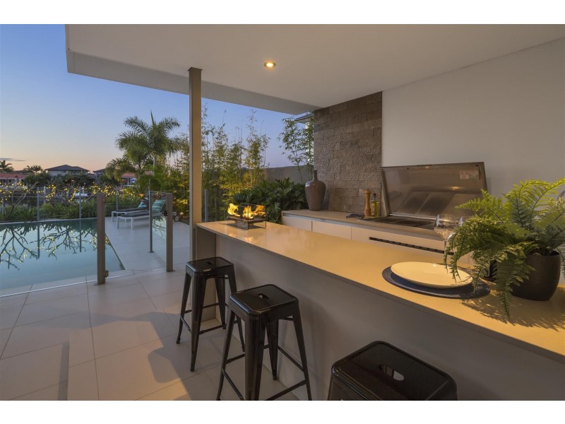 2232 Glengallon Way, Hope Island QLD 4212
