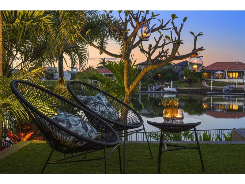 2232 Glengallon Way, Hope Island QLD 4212
