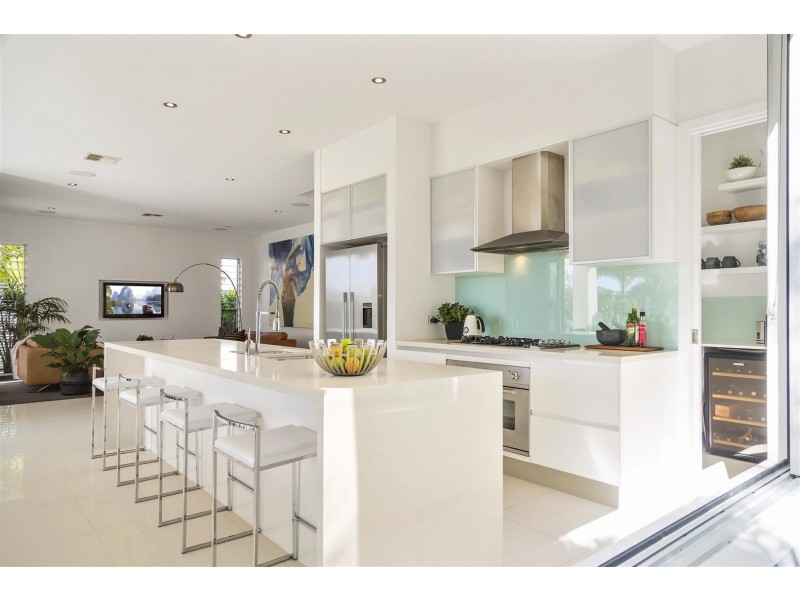 2232 Glengallon Way, Hope Island QLD 4212