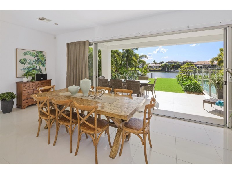2232 Glengallon Way, Hope Island QLD 4212