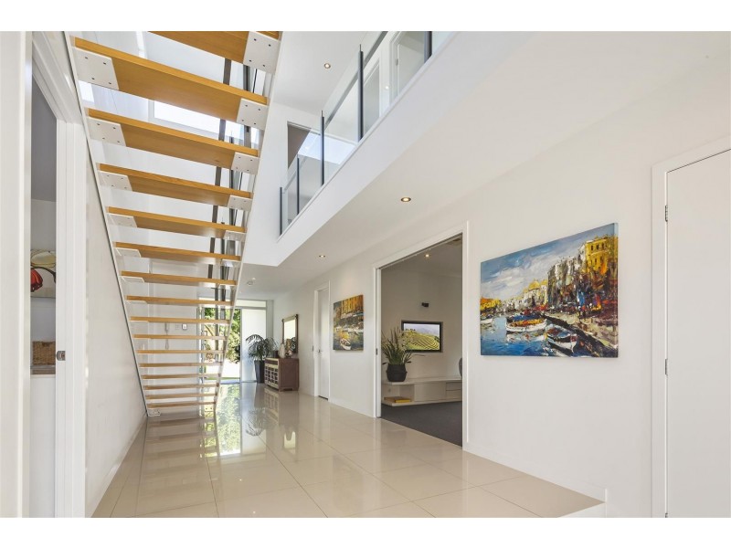 2232 Glengallon Way, Hope Island QLD 4212