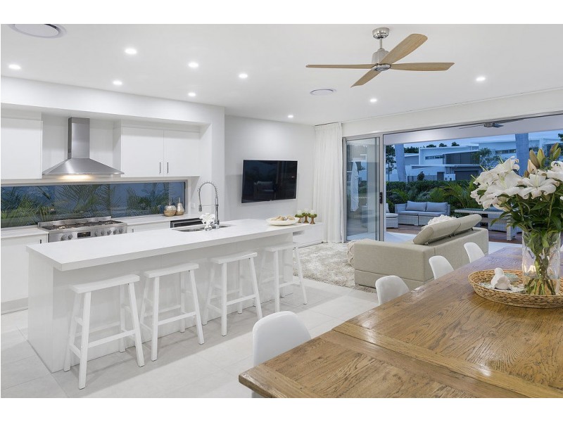7812 Pavilions Close, Hope Island QLD 4212