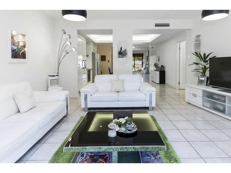 3285 Palladian Drive, Hope Island QLD 4212