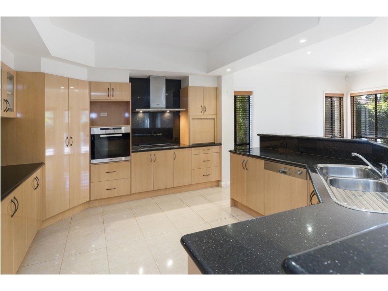 1647 Riverdale Court, Hope Island QLD 4212