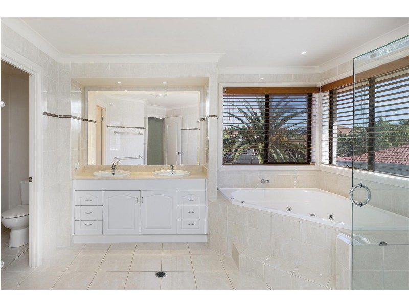 1647 Riverdale Court, Hope Island QLD 4212