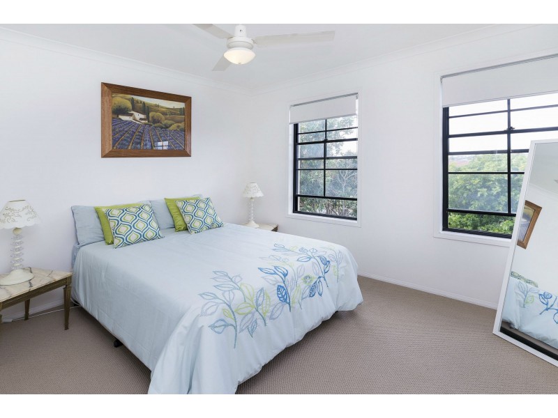 18 Regatta Avenue, Oxenford QLD 4210