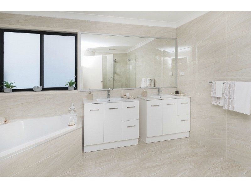 18 Regatta Avenue, Oxenford QLD 4210